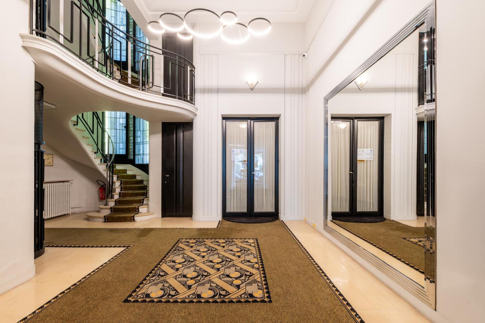 New-york Inspired 1bd Champs-elysees Parijs